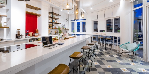 Christina's Renovation - Bếp mở kết hợp Sự kiện, trái tim ngôi nhà